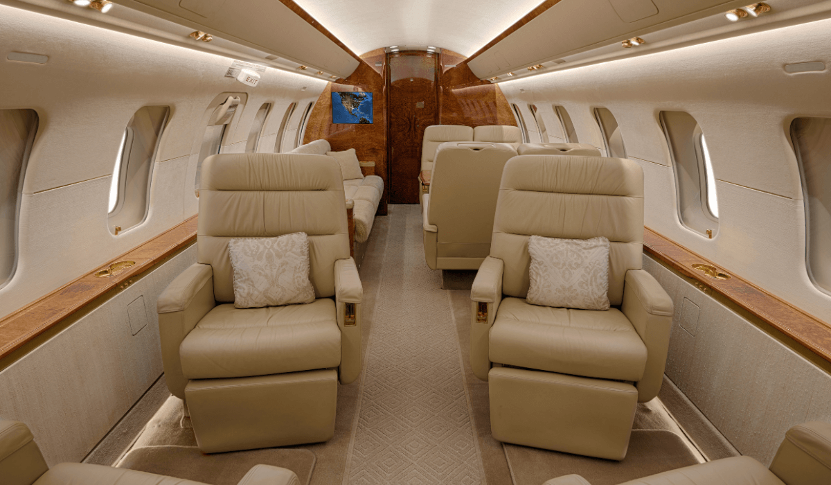10 Passenger Super Jet | Challenger 605 | Chantilly Air Fleet